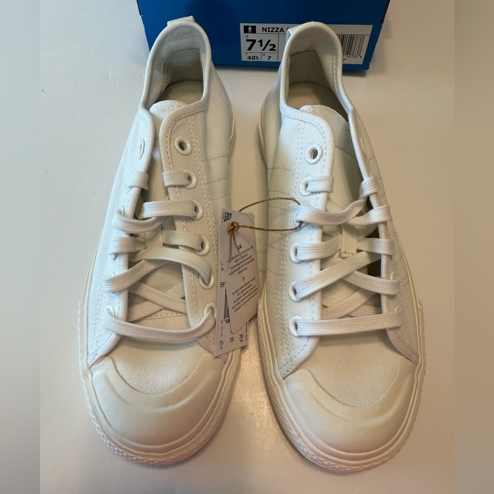 NIB Adidas Mens Nizza RF White Tie-up Sneakers Sizes 7 & 7.5